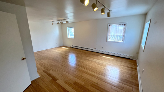 Building Photo - 103 Harpswell Rd