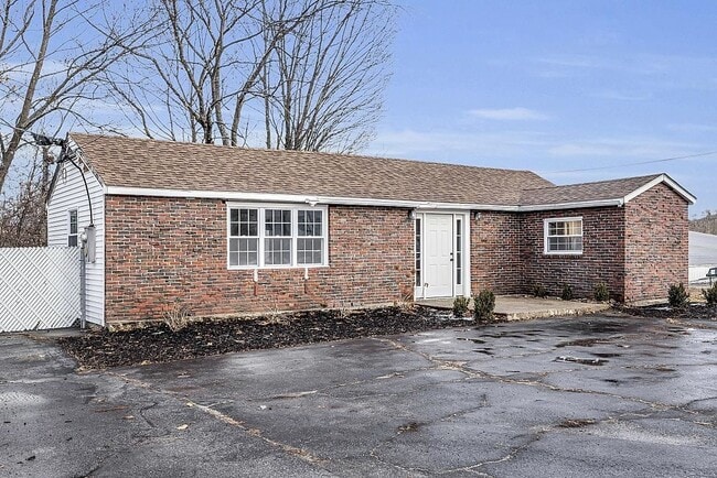 Building Photo - 297 Elm St