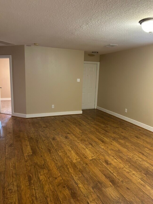 Building Photo - 10607 Cobblecreek Way