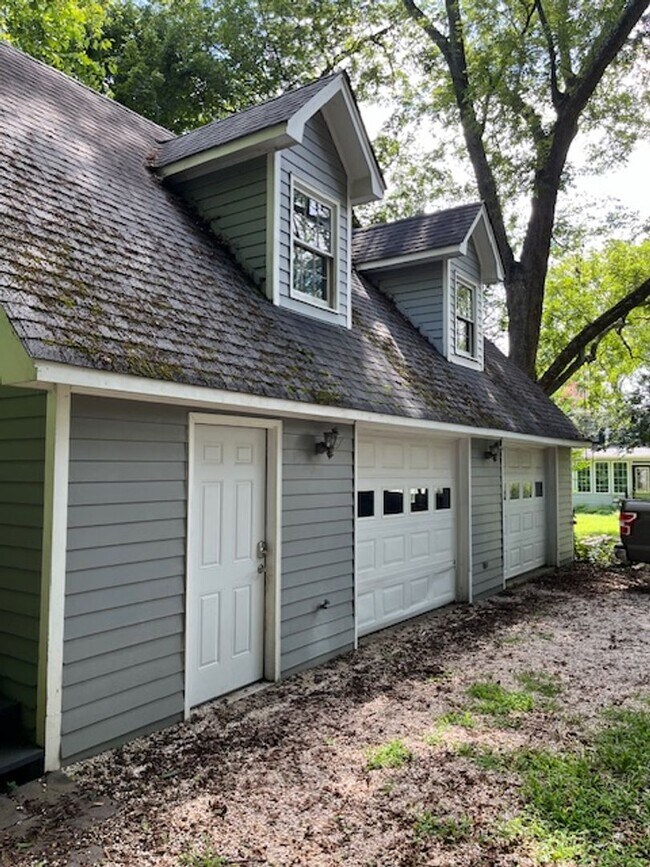 Foto del edificio - Charming Studio with Office apartment over...