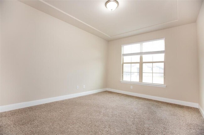 Building Photo - 2100 Miramar Dr