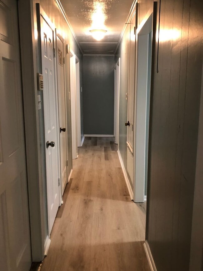 Building Photo - Very nice 3 bedroom/1 bath house with Central Air & Heat