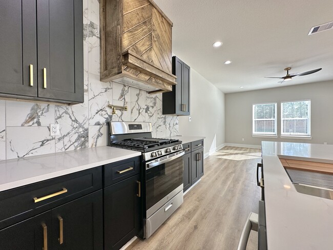 Foto del edificio - 2444 Carmel St