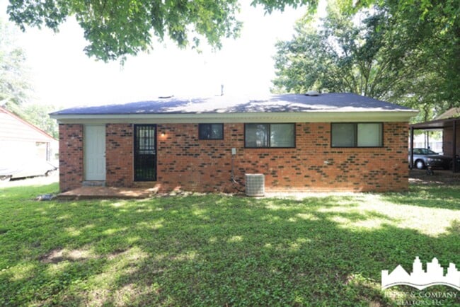 Building Photo - 11853 Dr Logan Rd