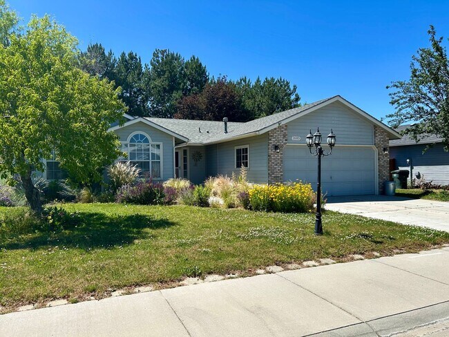 Foto del edificio - Beautiful Single-Level Home with a Private Backyard Retreat!