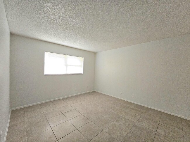 Building Photo - 8000 S Colony Cir