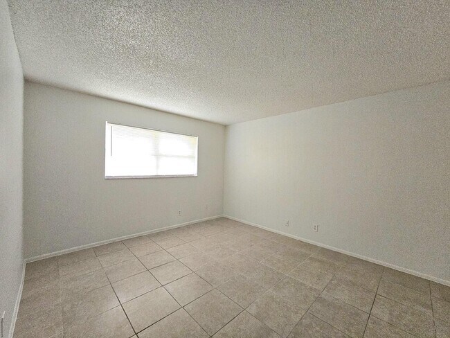 Foto del edificio - 8000 S Colony Cir