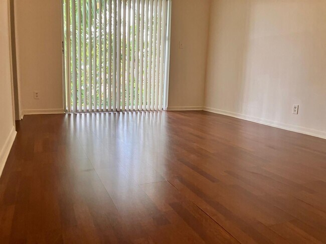 Building Photo - 3100 Coral Springs Dr