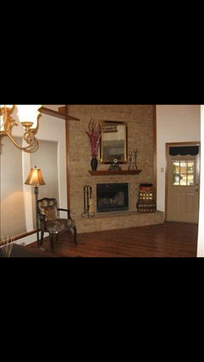 13 Dewberry Ct, Bedford, TX 76021 Townhome Rentals in Bedford TX