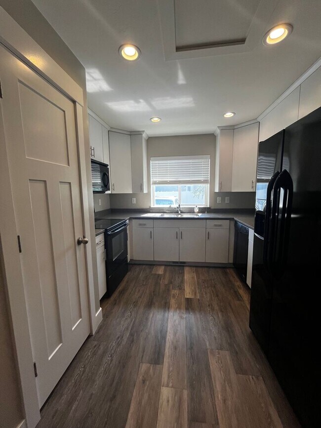 Building Photo - Home in the Heart of Orem