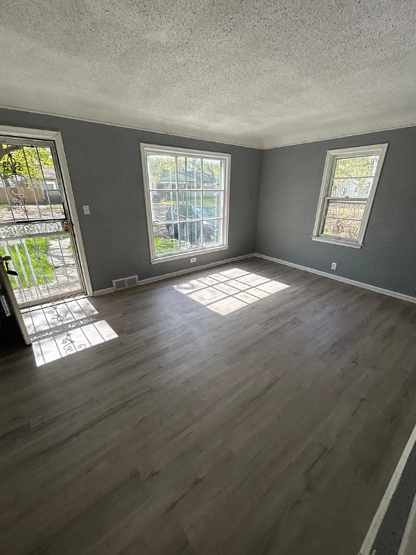 Building Photo - 4735 Birchcrest Dr