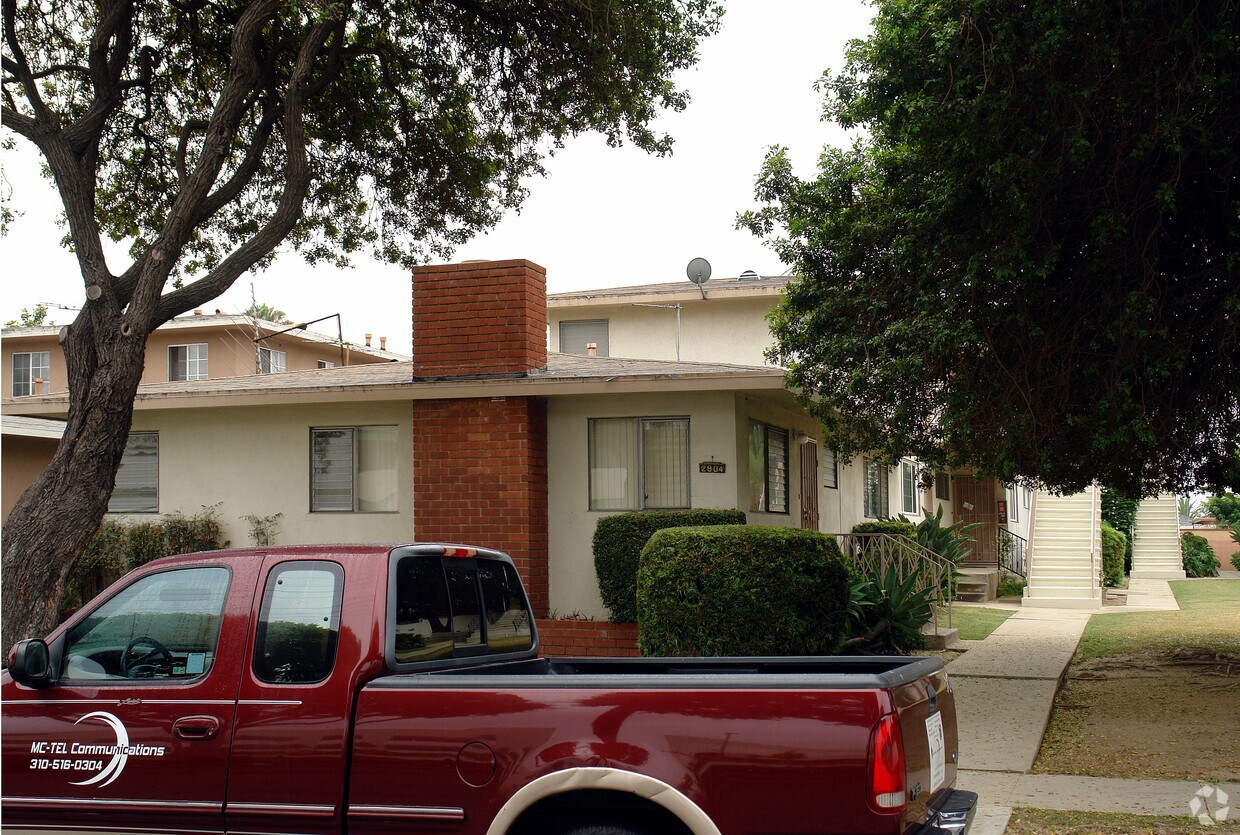Primary Photo - 2904 W El Segundo Blvd