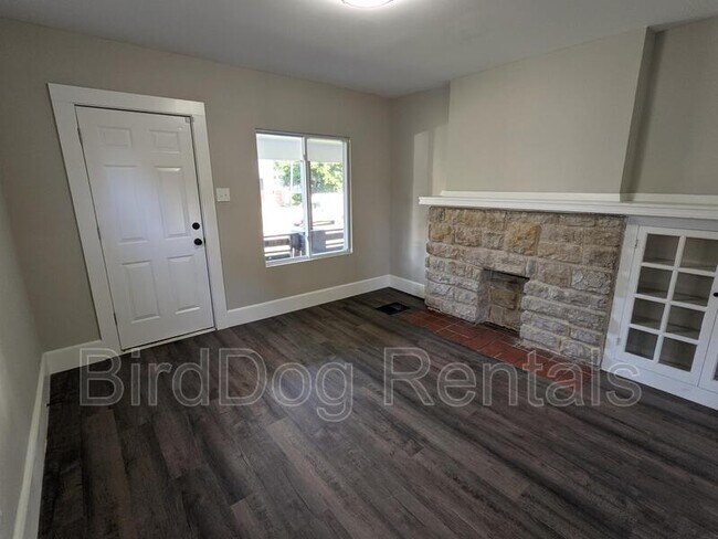 Foto del edificio - 2735 Sutton Ave