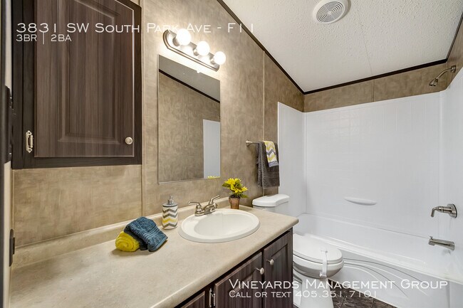 Building Photo - 3831 SW South Park Ave