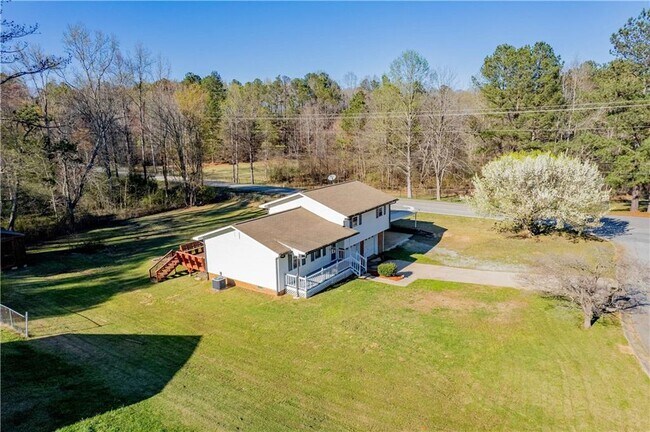 Building Photo - 14 Pine Valley Dr