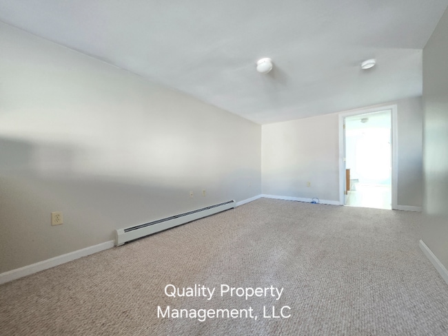 Building Photo - 208 Grove St