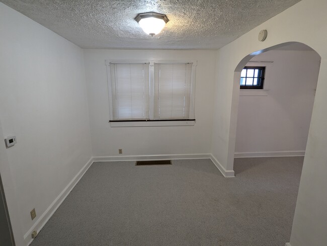 dining room - 223 S Audubon Rd