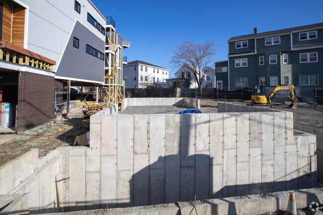 Building Photo - Cloverleaf Condominiums