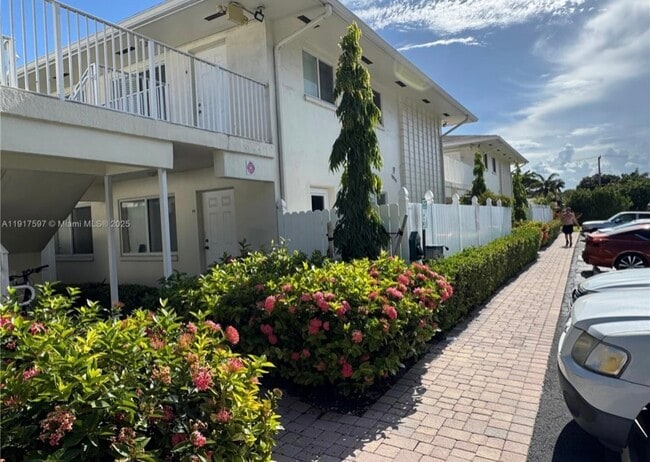 Building Photo - 1864 NE 46th St