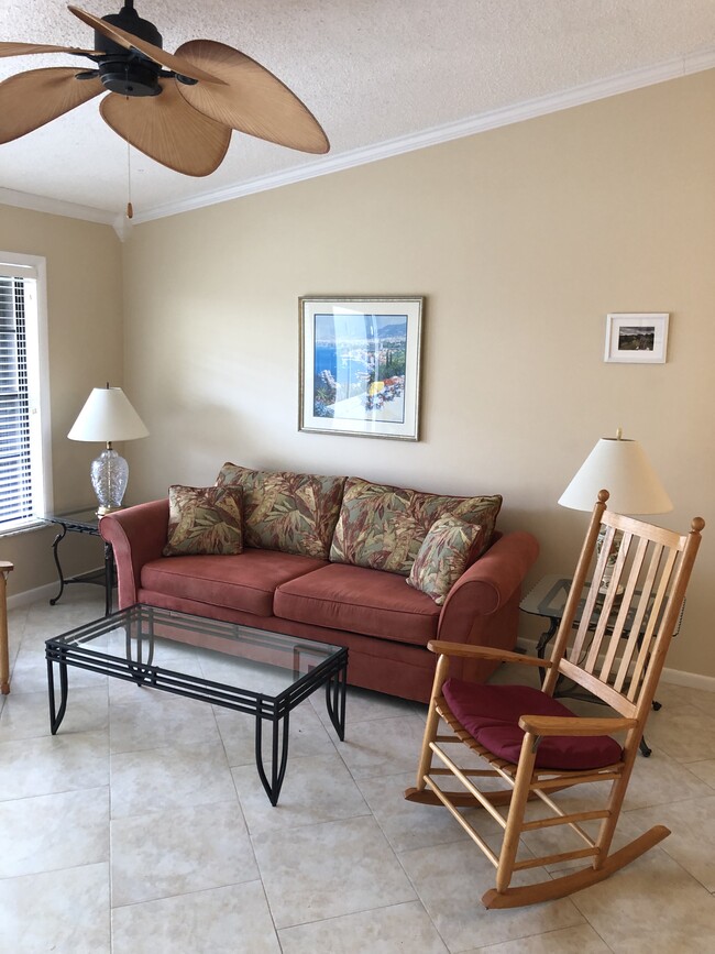 Building Photo - 8073 SE Villa Cir