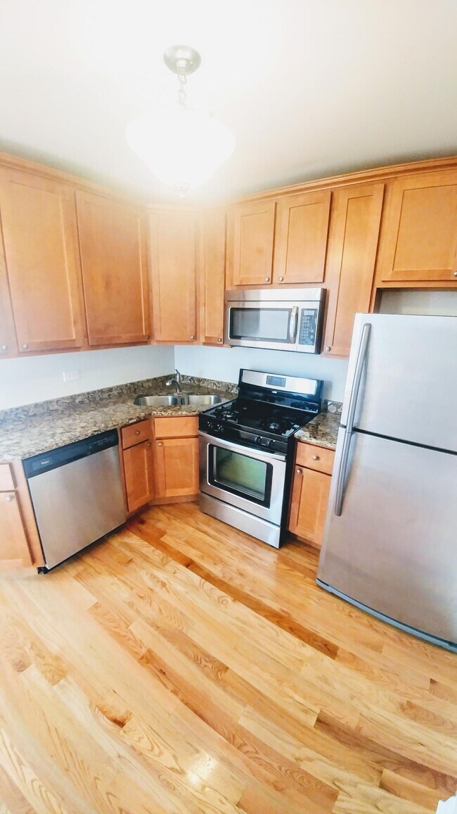 Foto del edificio - 733 N Leavitt St