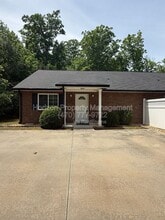 Building Photo - 4019 Hidden Hollow Dr