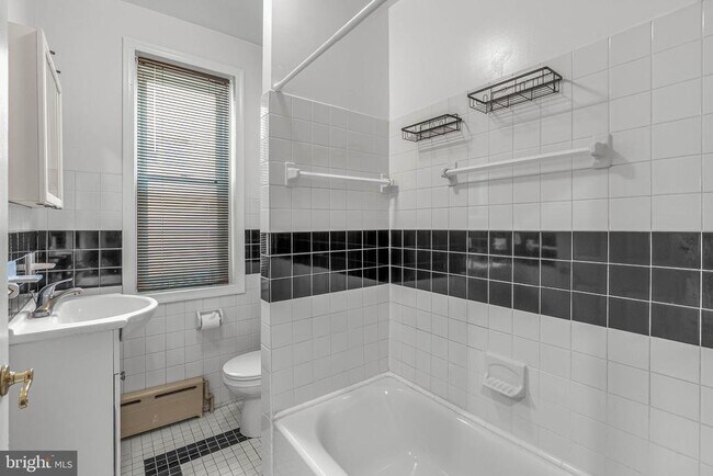 Foto del edificio - 2440 Carpenter St