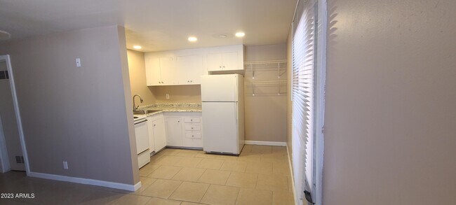 Building Photo - 1007 N Scovel St