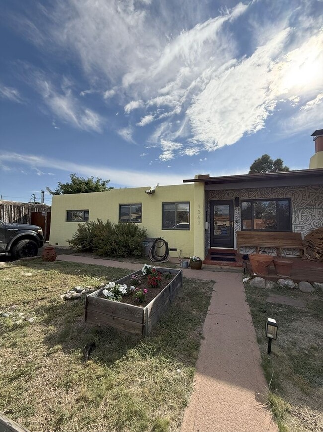Building Photo - 1361 Santa Rosa Dr