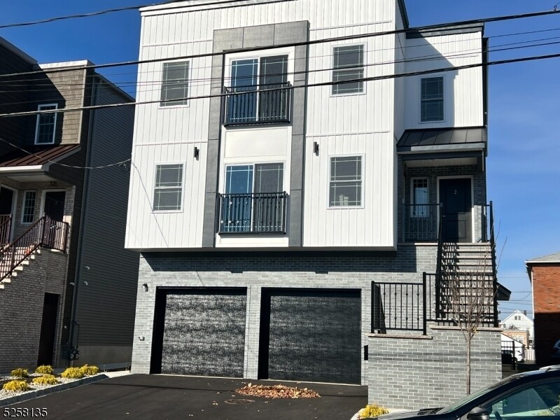 Primary Photo - 317 Doyle St