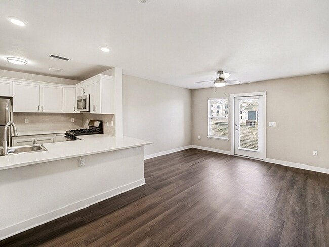 Foto del edificio - The Grove Apartment Homes