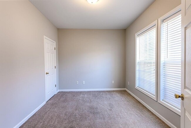Building Photo - 3328 Chastain Gardens Dr NW