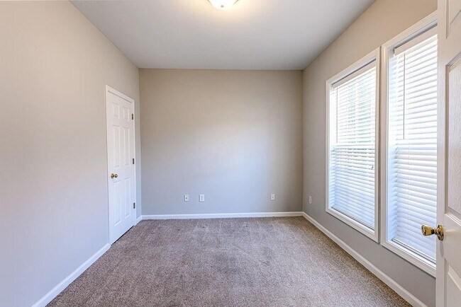 Foto del edificio - 3328 Chastain Gardens Dr NW
