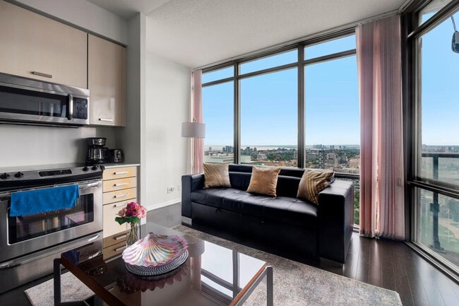 Building Photo - 85 Grenville St