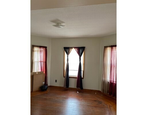 Building Photo - 123 Barnes St
