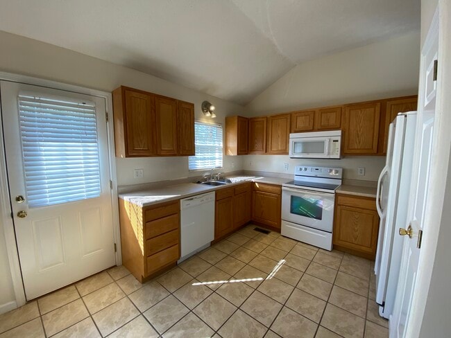Building Photo - 2 Heatherwood Ln