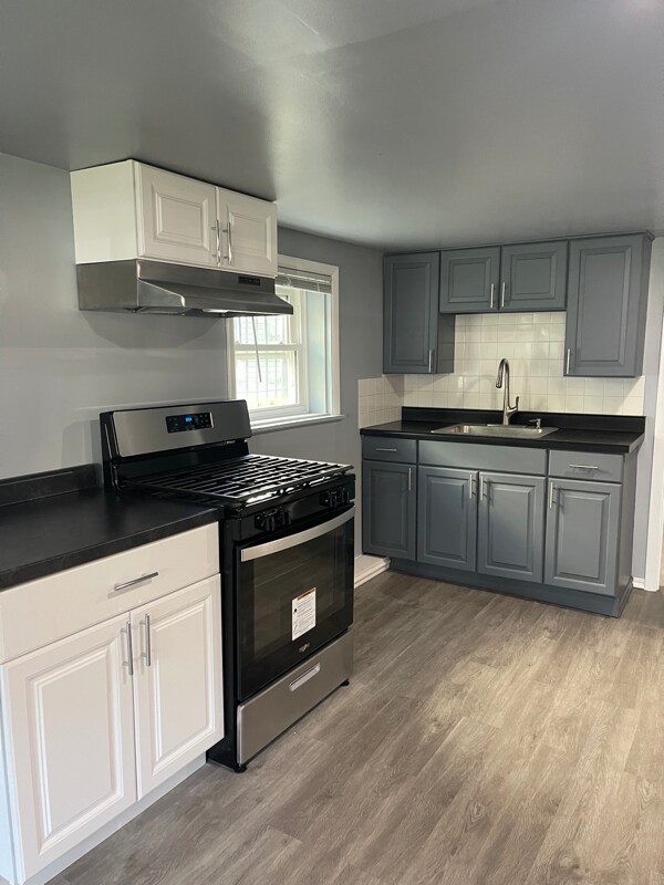 Building Photo - 3817 N Sacramento Ave