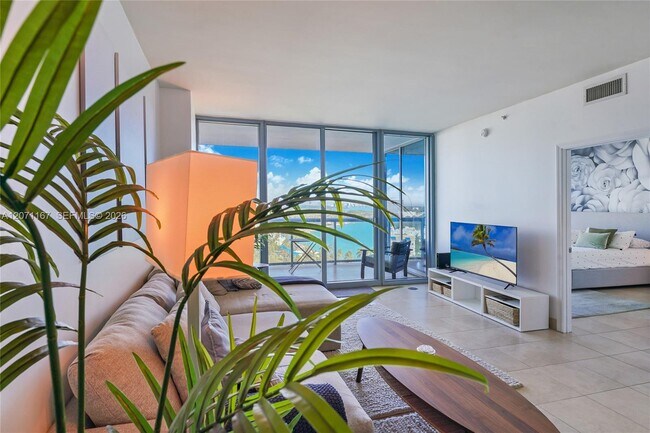 Foto del edificio - 601 NE 36th St
