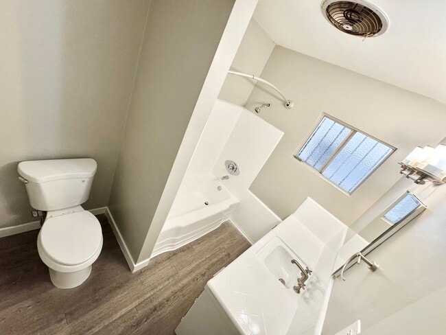 Building Photo - 3554 Brenton Ave