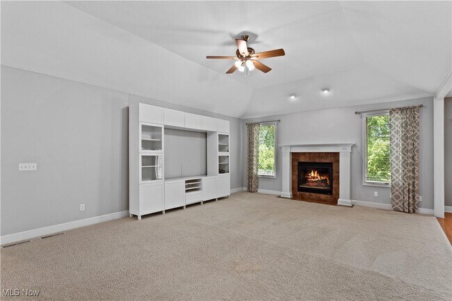 Foto del edificio - 8130 Crystal Creek Dr