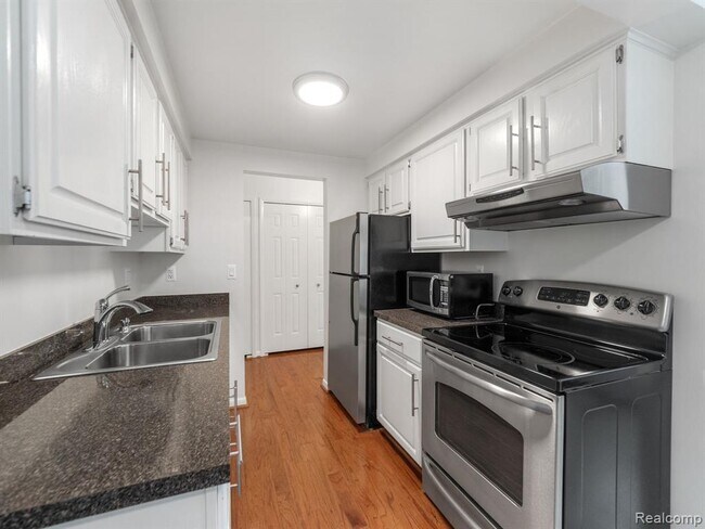 Foto del edificio - 411 S Old Woodward Ave