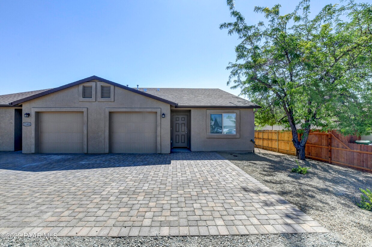 Primary Photo - 7105 E Dodge Cir