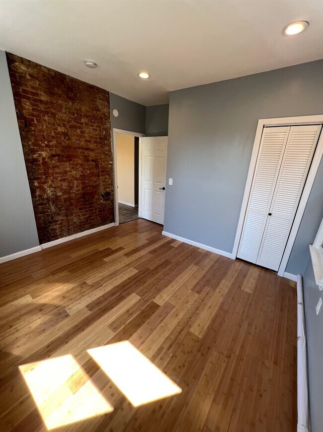 Foto del edificio - 183 Duncan Ave