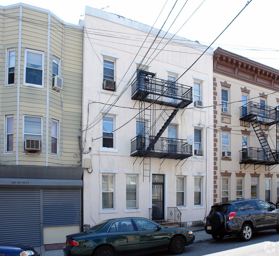 Building Photo - 569 59th St