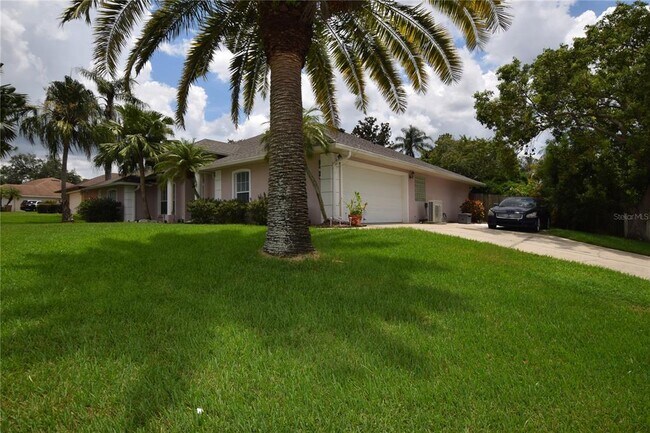 Building Photo - 10649 Versailles Blvd