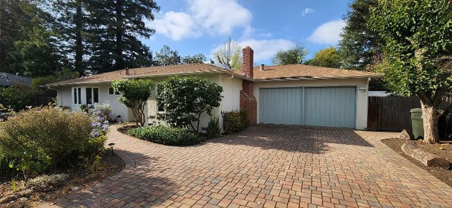 Foto del edificio - 4088 Laguna Way