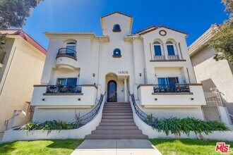 Building Photo - 14806 Burbank Blvd