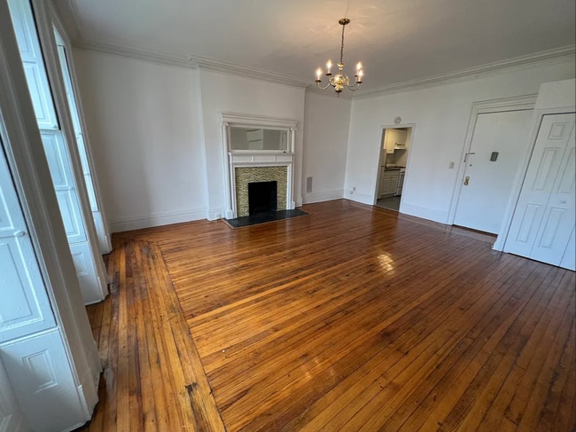 Building Photo - 121 E 39th St