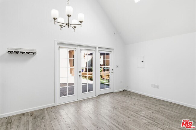 Foto del edificio - 8424 4th St