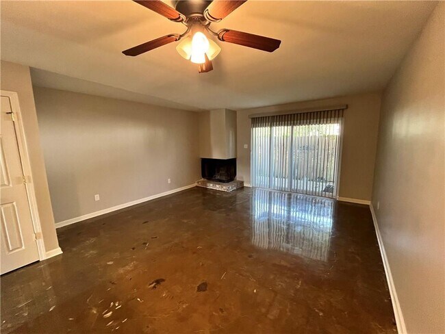 Foto del edificio - 382 Fairway Dr